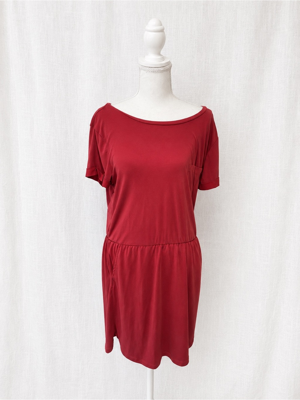 Everyday Scoop Neck Short Sleeve Dress in Crimson